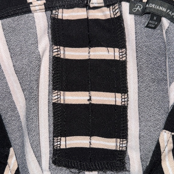 Adrianna Papell Black & Cream Striped Blouse Size Medium - Picture 11 of 11
